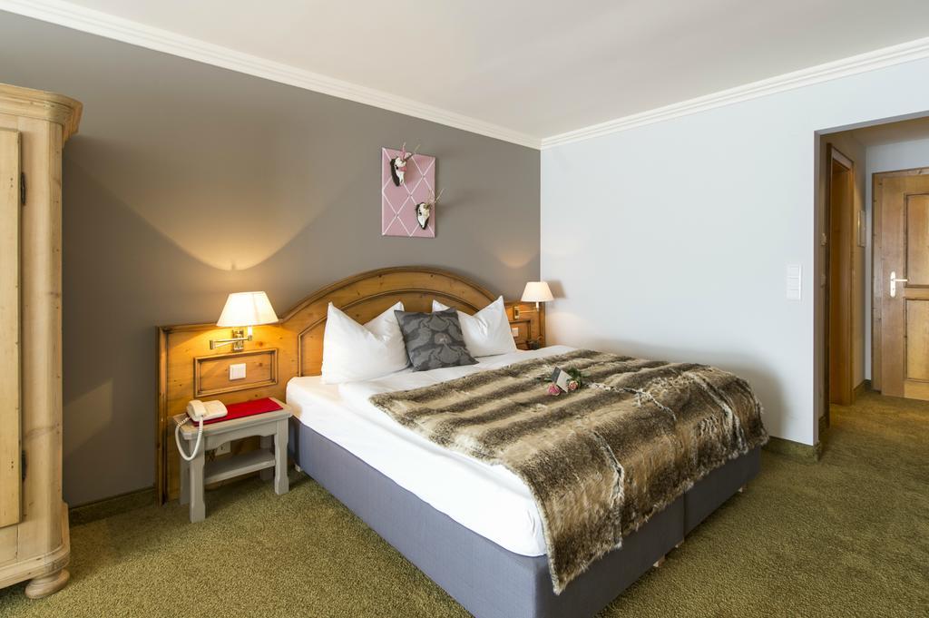 Alpenhotel Valluga Zürs Buitenkant foto