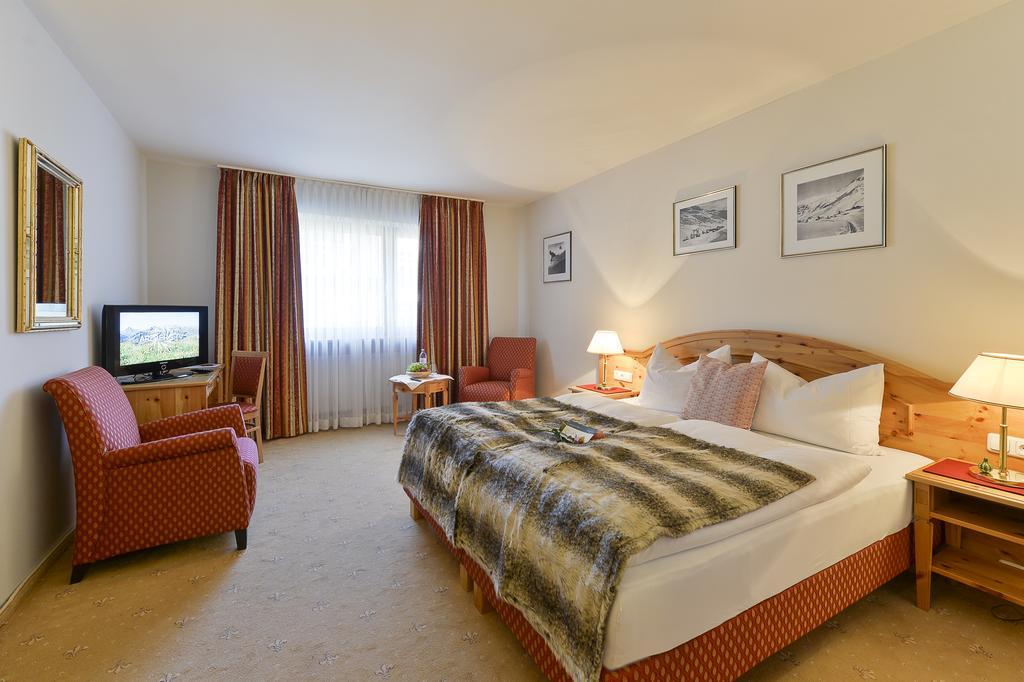 Alpenhotel Valluga Zürs Buitenkant foto